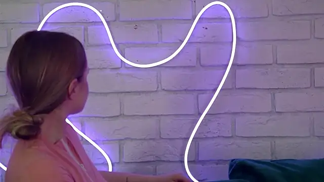 MilanaBalmain online show from 03/18/25, 08:17