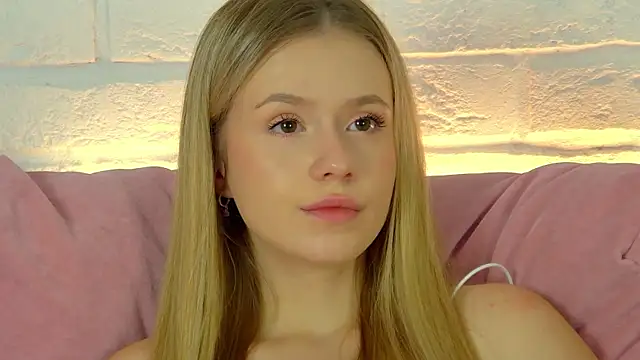 MilanaBalmain online show from 09/17/25, 04:09