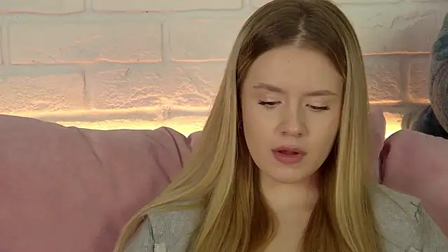 MilanaBalmain online show from 10/15/25, 04:15