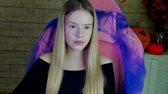 MilanaBalmain online show from 11/03/25, 04:28