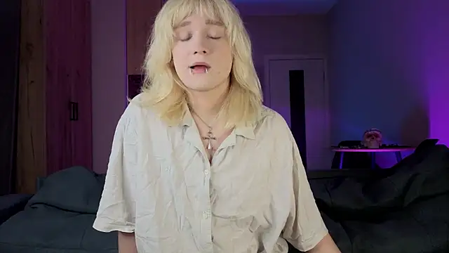 Gregory Byyrd online show from 10/22/25, 09:57