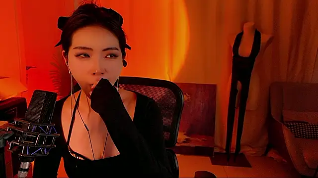 siji kiki online show from 03/18/26, 12:51