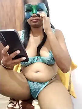 Snapshot of Zaraangle chatting on 12/16/25, 04:55 Zaraangle online show from 12/16/25, 04:55