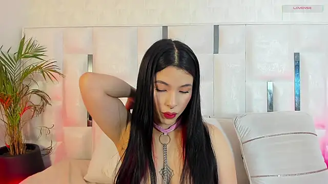 Snapshot of im_nika_ chatting on 11/18/25, 12:41 im nika online show from 11/18/25, 12:41