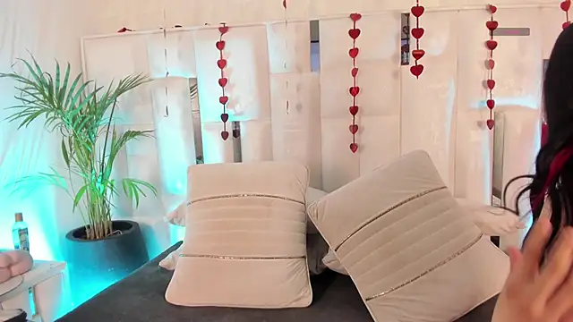 im nika  online show from 02/15/26, 01:43