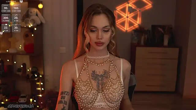 ManiFreyja online show from 10/25/25, 10:43