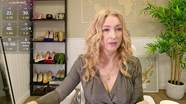 Snapshot of LadyLeea chatting on 12/22/25, 05:07 LadyLeea online show from 12/22/25, 05:07