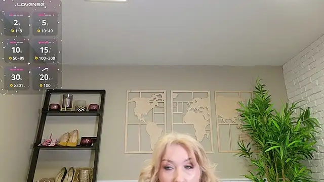 Snapshot of LadyLeea chatting on 05/13/26, 05:03 LadyLeea online show from 05/13/26, 05:03