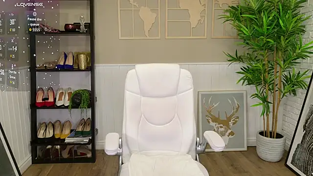 Snapshot of LadyLeea chatting on 01/13/26, 05:33 LadyLeea online show from 01/13/26, 05:33