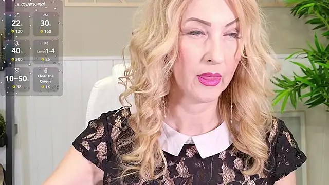 LadyLeea online show from 11/17/25, 05:33