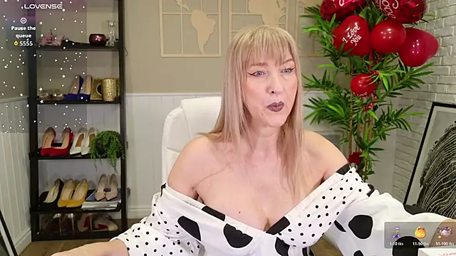 Snapshot of LadyLeea chatting on 02/14/26, 05:40 LadyLeea online show from 02/14/26, 05:40