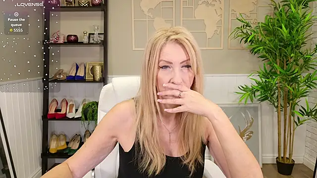 LadyLeea online show from 11/07/25, 05:23