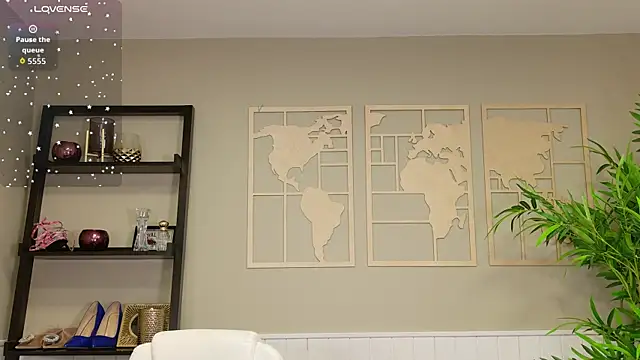 LadyLeea online show from 12/17/25, 05:34