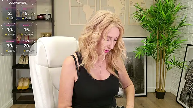 LadyLeea online show from 09/19/25, 05:11