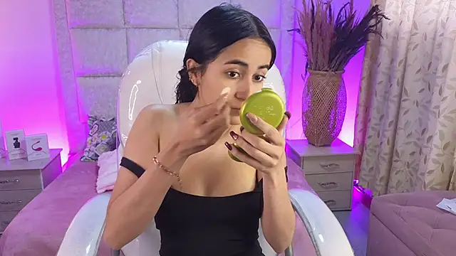 Mia Fischer online show from 04/09/26, 12:00