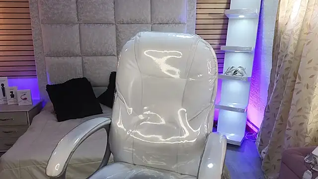 Mia Fischer online show from 05/13/26, 03:19