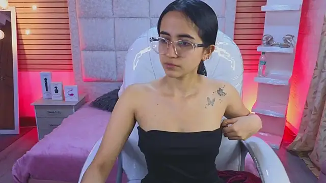 Mia Fischer online show from 04/21/26, 11:28