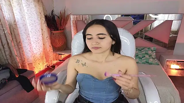 Mia Fischer online show from 12/03/25, 07:46