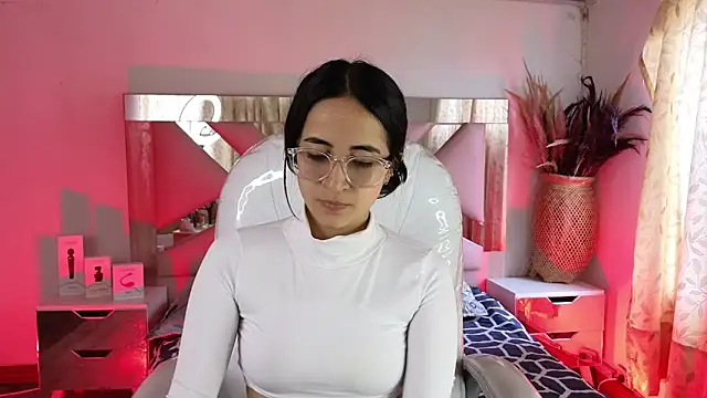 Mia Fischer online show from 03/08/26, 07:39