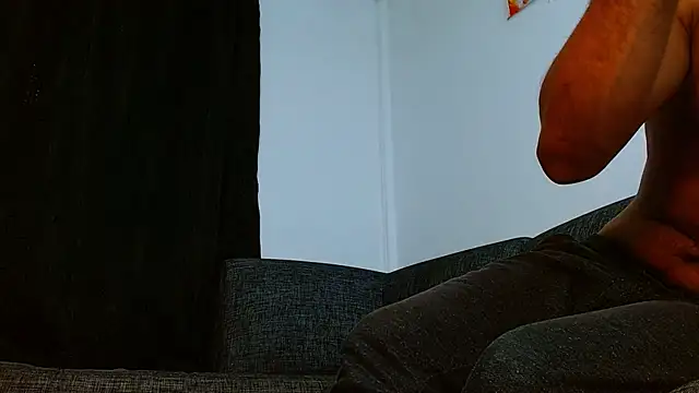 Snapshot of Benjamin_show chatting on 03/21/25, 01:45 Benjamin show online show from 03/21/25, 01:45