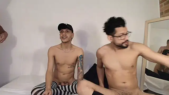 Snapshot of Benjamin_show chatting on 12/18/25, 02:16 Benjamin show online show from 12/18/25, 02:16