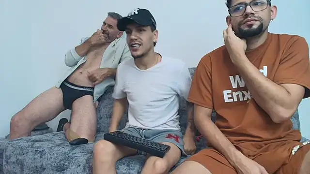 Snapshot of Benjamin_show chatting on 11/18/25, 08:45 Benjamin show online show from 11/18/25, 08:45