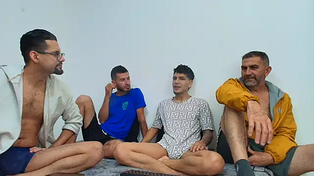 Snapshot of Benjamin_show chatting on 11/26/25, 03:23 Benjamin show online show from 11/26/25, 03:23