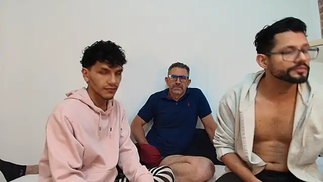 Snapshot of Benjamin_show chatting on 12/18/25, 08:12 Benjamin show online show from 12/18/25, 08:12