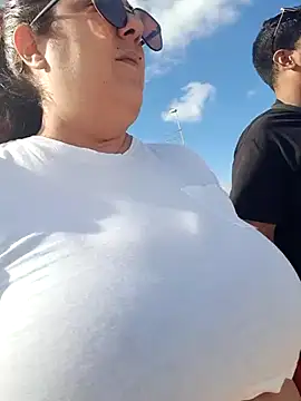 kittymorenita26 online show from 01/13/25, 02:53