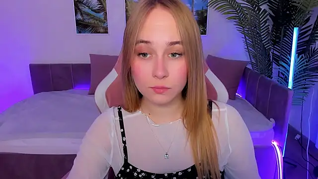 Snapshot of LianaBright chatting on 03/06/25, 08:41 LianaBright online show from 03/06/25, 08:41