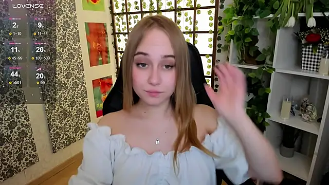 Snapshot of LianaBright chatting on 03/09/25, 05:22 LianaBright online show from 03/09/25, 05:22