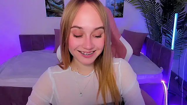 Snapshot of LianaBright chatting on 03/06/25, 11:47 LianaBright online show from 03/06/25, 11:47