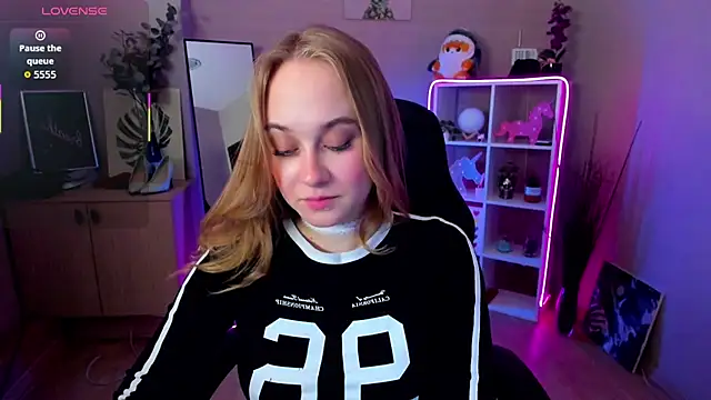 LianaBright online show from 02/15/26, 02:45