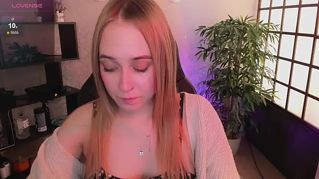 Snapshot of LianaBright chatting on 03/22/25, 02:05 LianaBright online show from 03/22/25, 02:05
