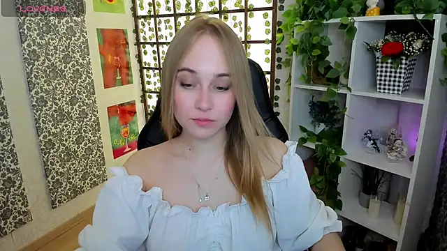 Snapshot of LianaBright chatting on 03/05/25, 02:03 LianaBright online show from 03/05/25, 02:03