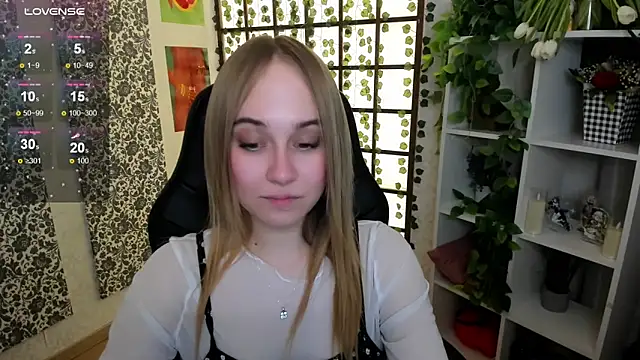 Snapshot of LianaBright chatting on 03/10/25, 05:22 LianaBright online show from 03/10/25, 05:22