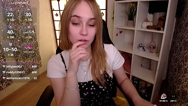 Snapshot of LianaBright chatting on 01/30/25, 08:01 LianaBright online show from 01/30/25, 08:01