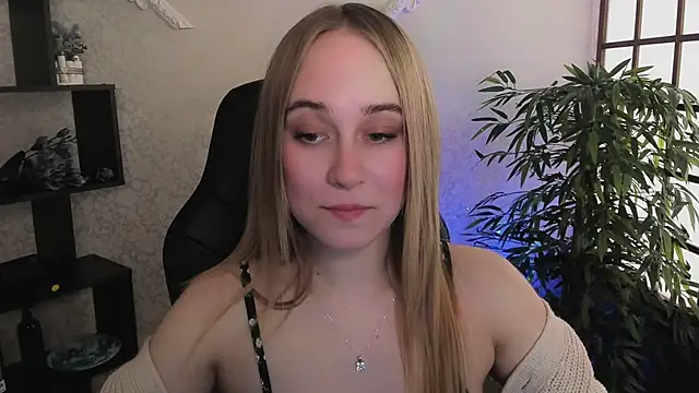 Snapshot of LianaBright chatting on 03/13/25, 08:37 LianaBright online show from 03/13/25, 08:37
