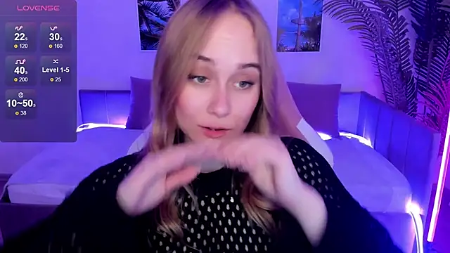 Snapshot of LianaBright chatting on 03/18/25, 12:06 LianaBright online show from 03/18/25, 12:06