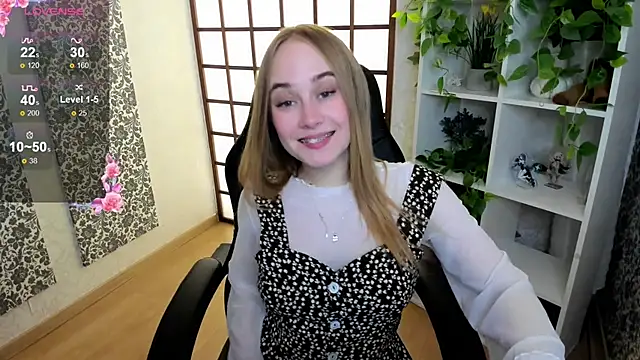 Snapshot of LianaBright chatting on 02/06/25, 12:43 LianaBright online show from 02/06/25, 12:43