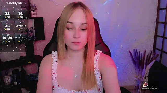 Snapshot of LianaBright chatting on 03/08/25, 02:01 LianaBright online show from 03/08/25, 02:01