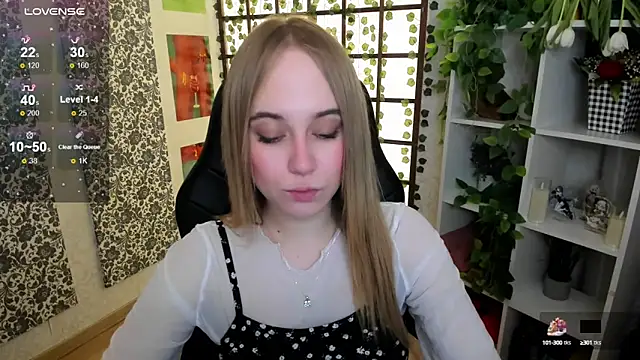 Snapshot of LianaBright chatting on 03/10/25, 01:56 LianaBright online show from 03/10/25, 01:56