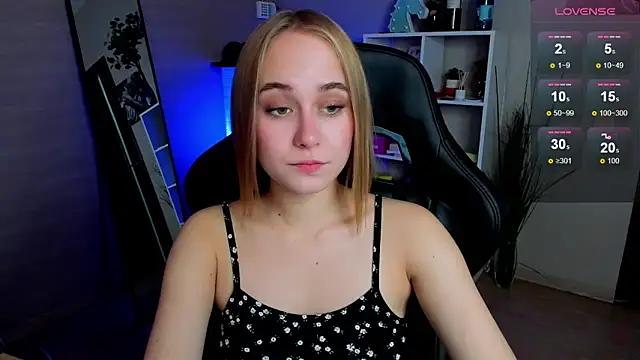 Snapshot of LianaBright chatting on 10/12/25, 02:02 LianaBright online show from 10/12/25, 02:02