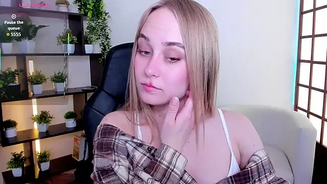 LianaBright online show from 05/16/26, 01:37