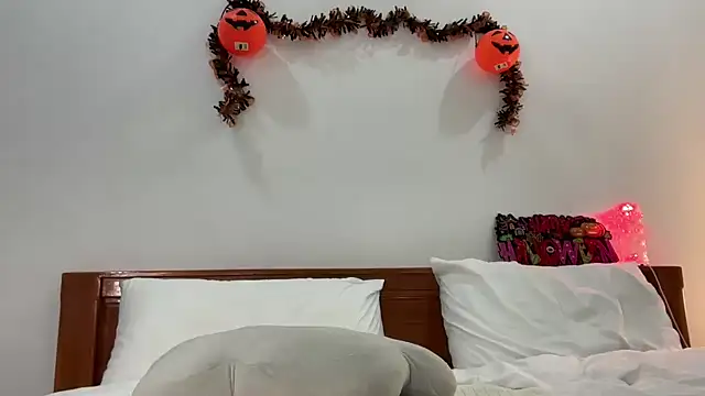 CoCo-Queen online show from 10/27/25, 03:18