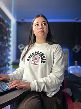 Paloma  LS online show from 10/21/25, 05:23