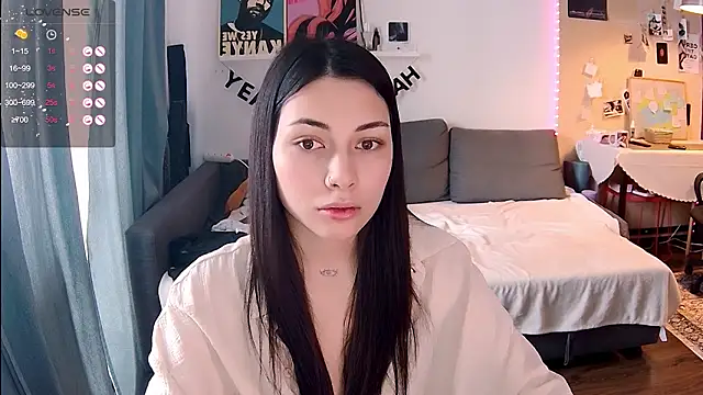 valorant girl online show from 03/10/26, 09:46