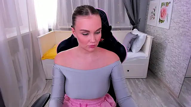 KiraDaring online show from 02/06/25, 07:40