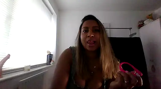 Snapshot of TEMPTING-TAMMY chatting on 01/08/25, 10:04 TEMPTING-TAMMY online show from 01/08/25, 10:04