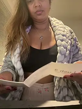 Snapshot of TEMPTING-TAMMY chatting on 12/16/25, 06:17 TEMPTING-TAMMY online show from 12/16/25, 06:17